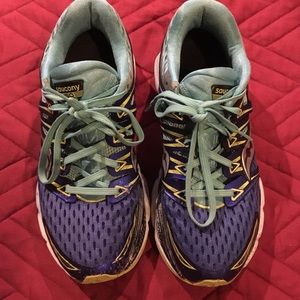 Saucony tennis shoes